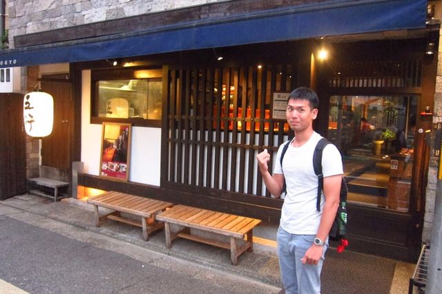 隊員 蔡智成在餐庭門口