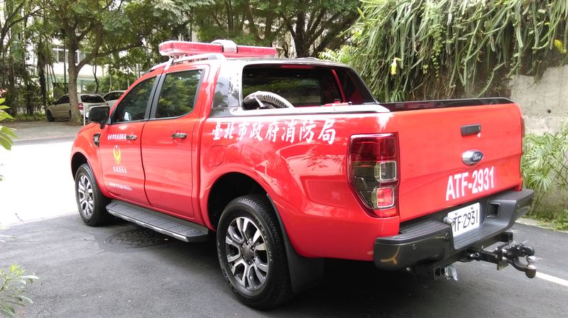 幫浦消防車後面