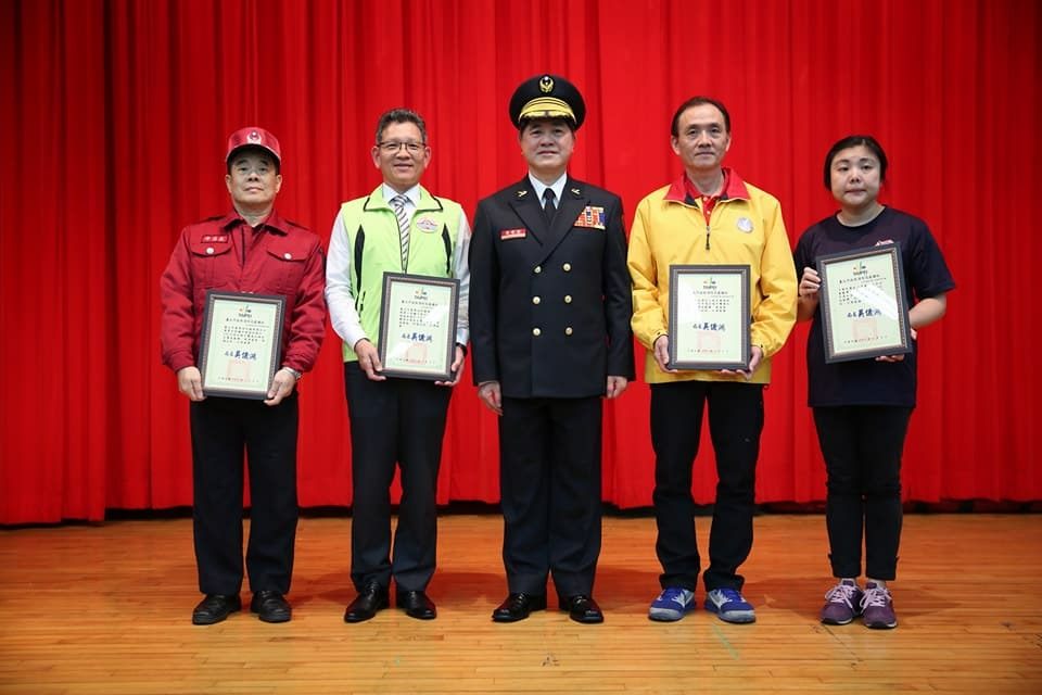107年1月局務會議頒發執行106 年本市外雙溪流域加強水域安全警戒勤務有功感謝狀
