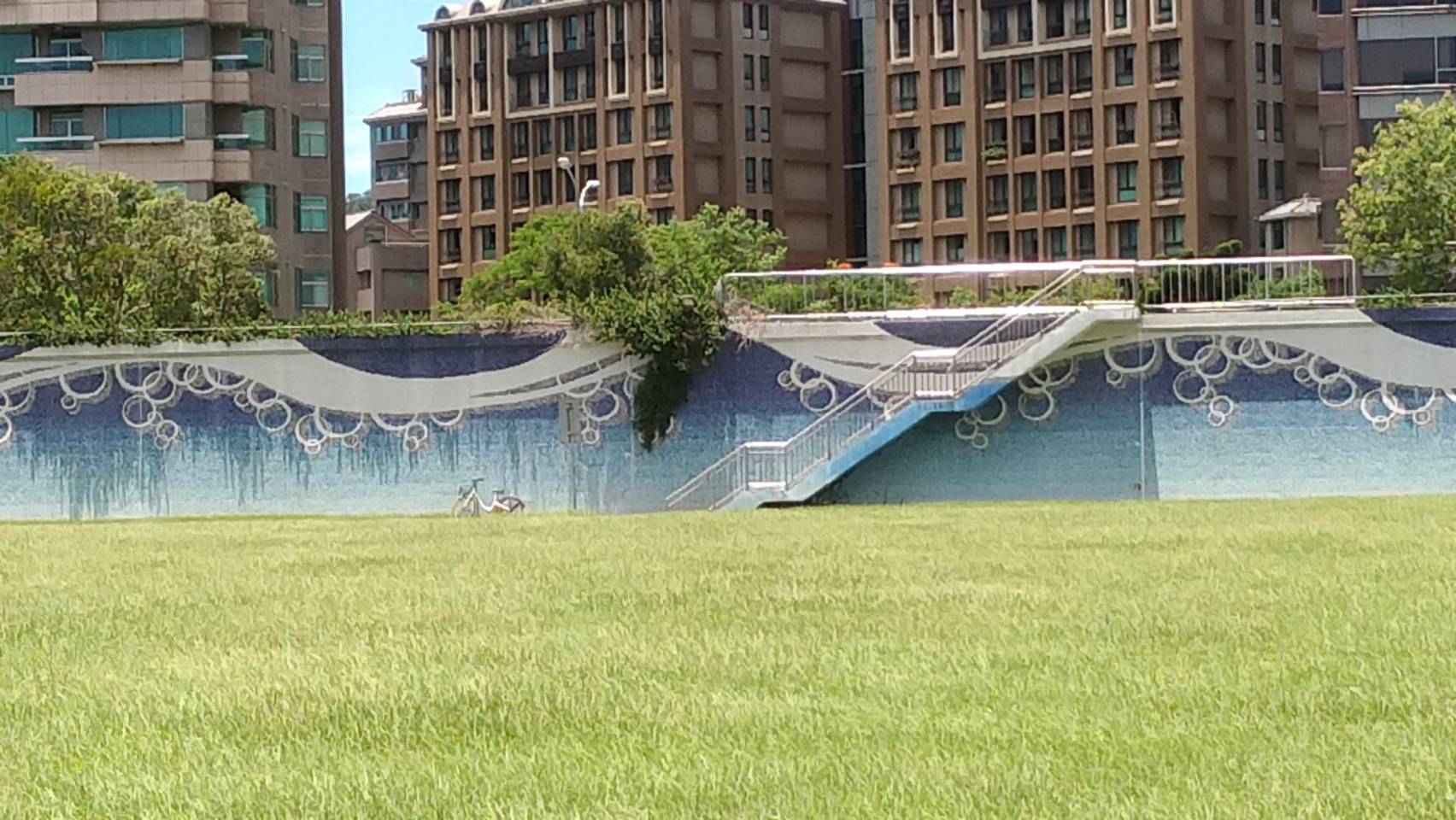河濱公園塗鴉牆