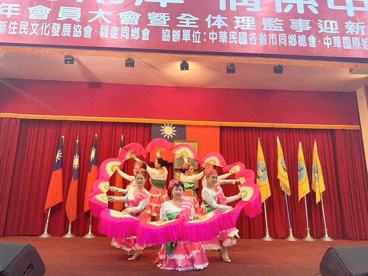 Pertunjukan tari oleh Grup Tianshi Xinfu