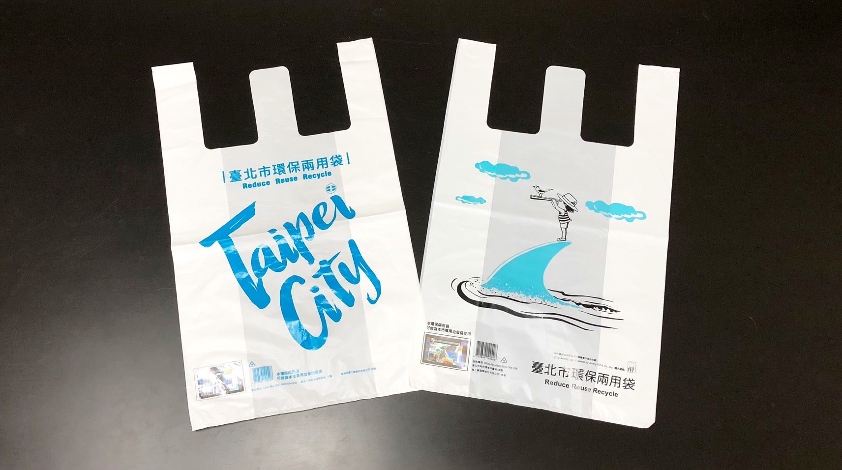 The second limited edition designated trash bags with Jimmy Liao’s illustration.