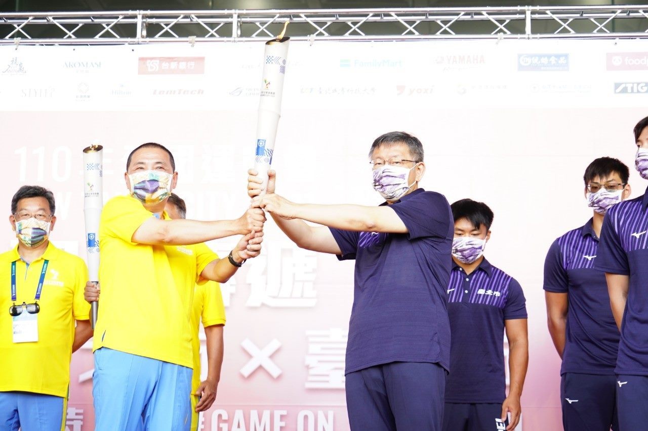 Mayor Welcomes 2021 National Games Torch Relay at City Hall