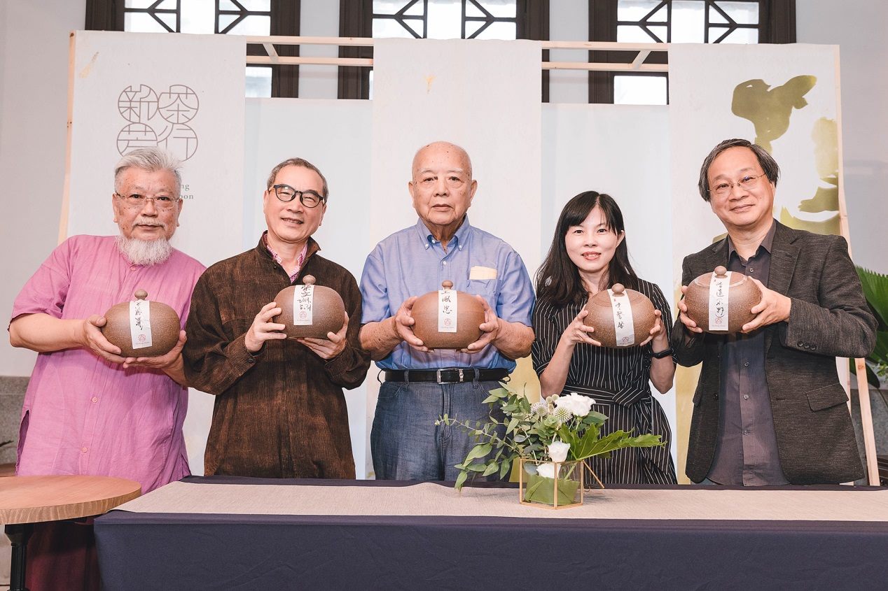 Wang Jung-wen (second from left)