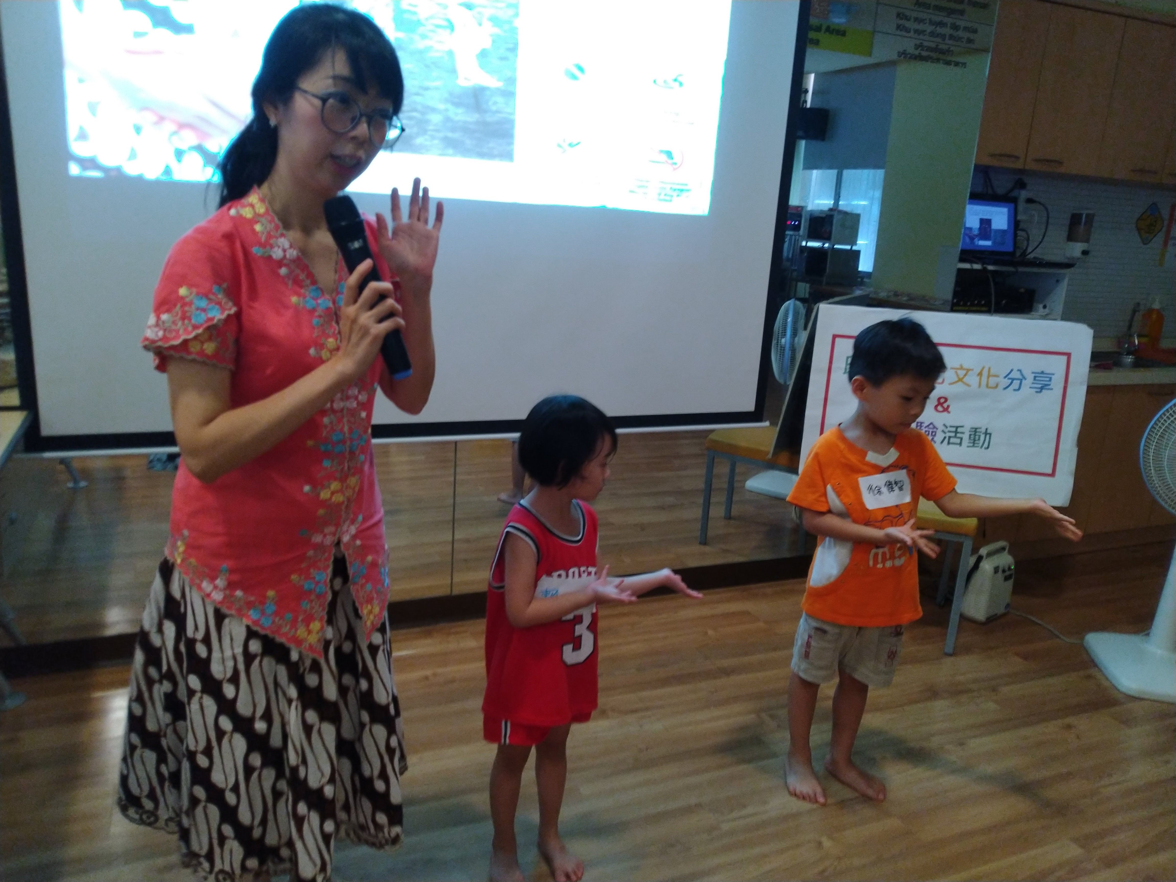 Children demonstrating Indonesian culture