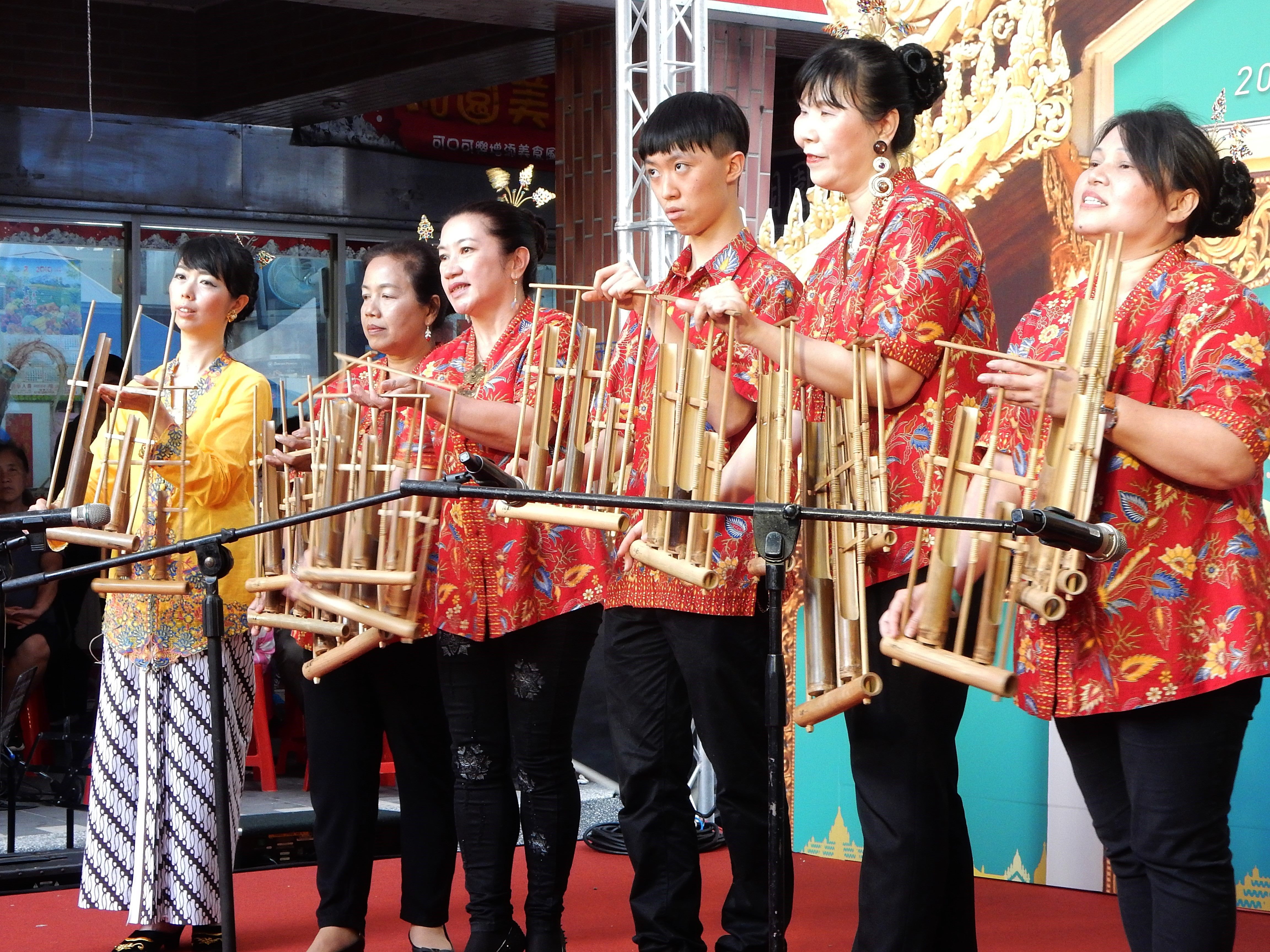 Gema Angklung group concentrate on performing Angklung