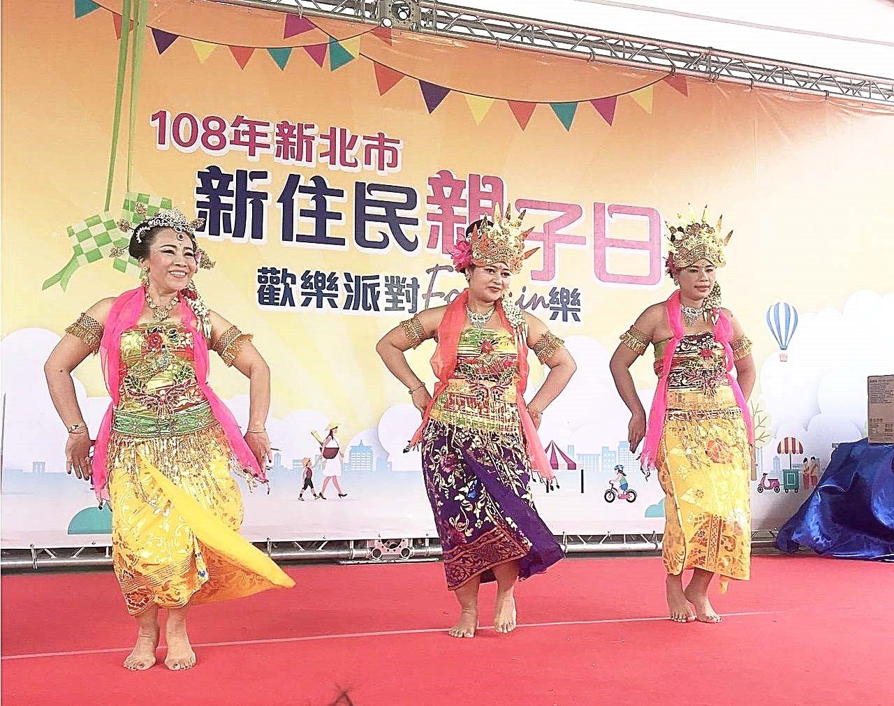 ジャスミン舞団 新住民親子日の出演写真 ジャスミン舞団 新住民親子日の出演写真