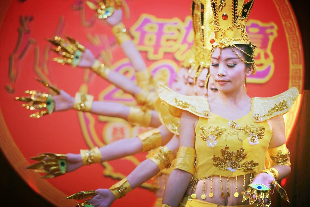 Feiyang Dance tampil dengan tarian dan kostum tradisional