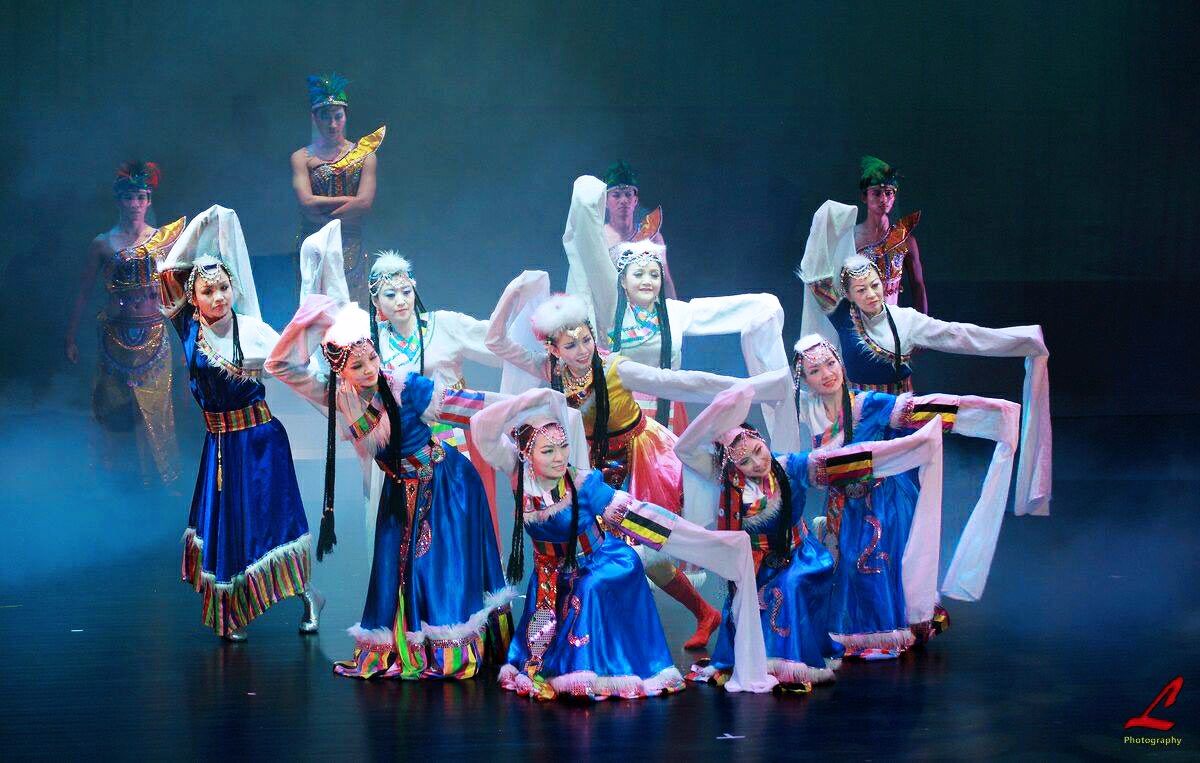 Grup Oriental Dance Hyun tampil dengan kostum tradisional 