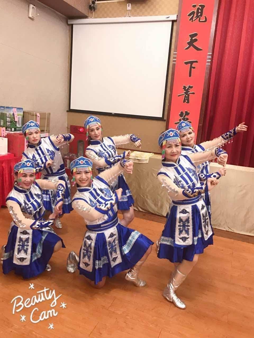 Litrato ng grupo bago tanghalan sa Mid-Autumn Festival