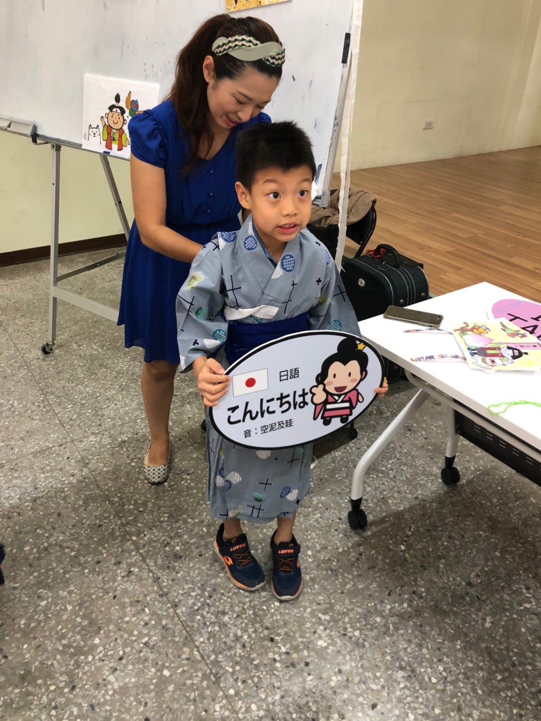 Children experiencing Japanese Yukata