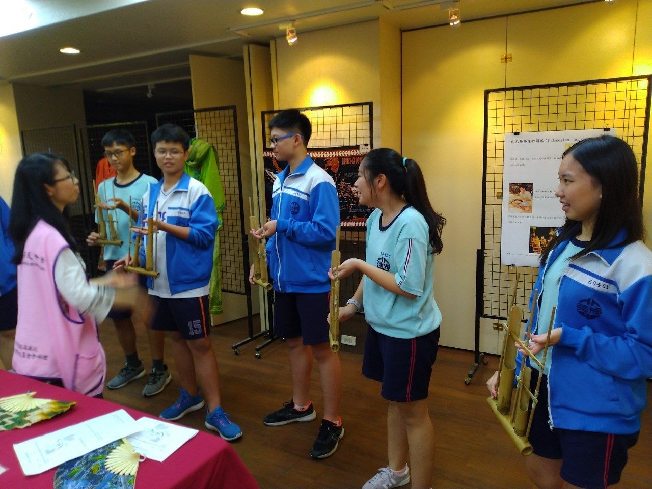 Students playing angklung