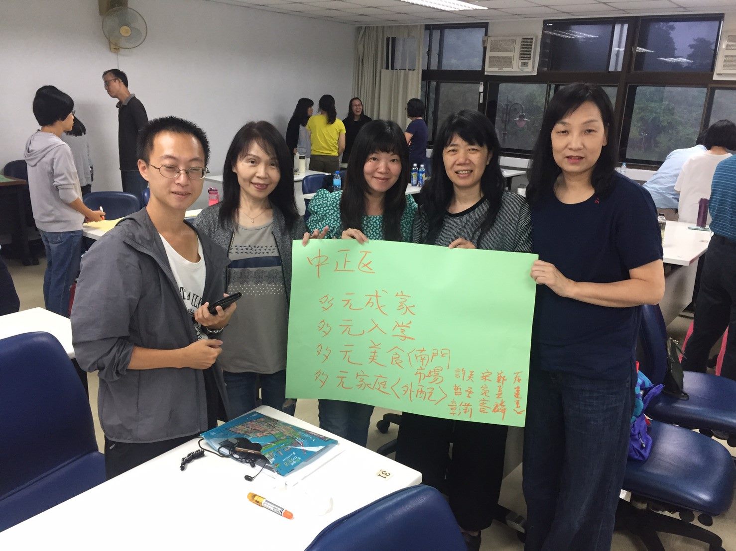 学員は各区多元文化特徴を考えます