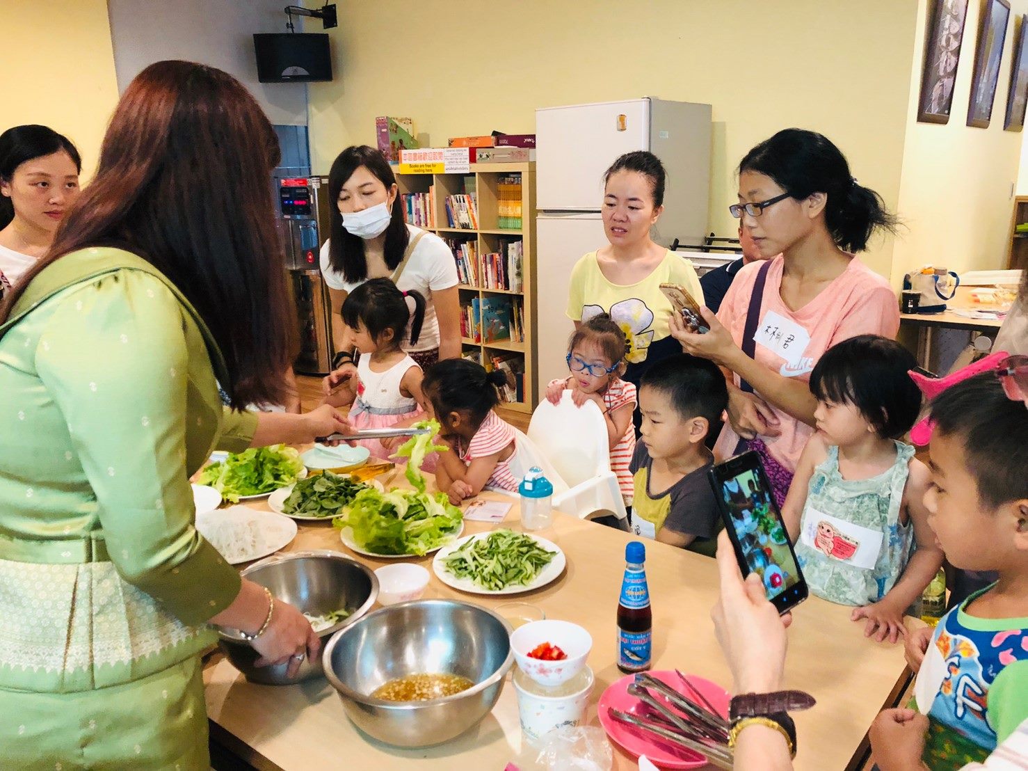 Demonstrating how to make Cambodian chilled noodles