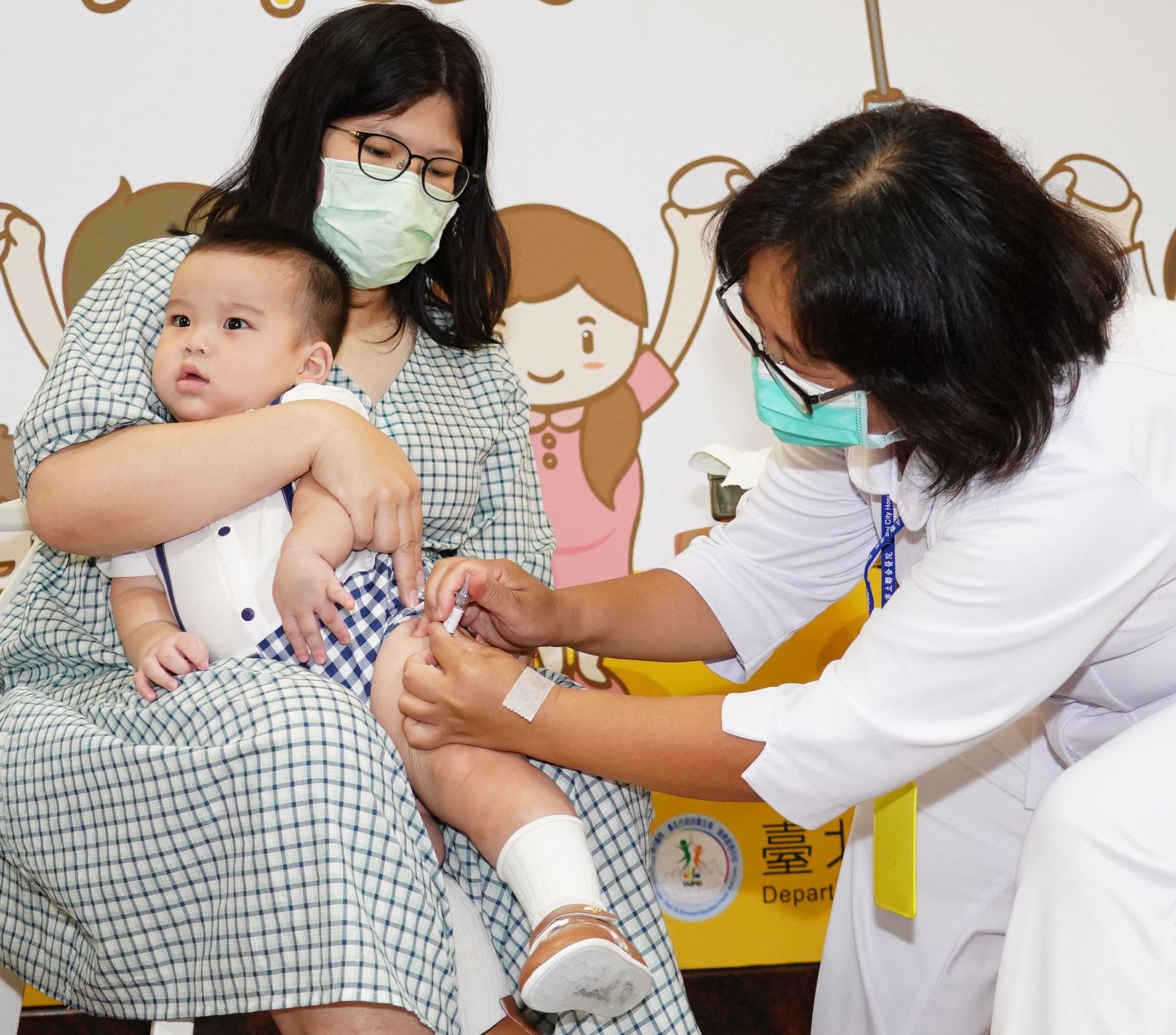 A nurse administering flu shot