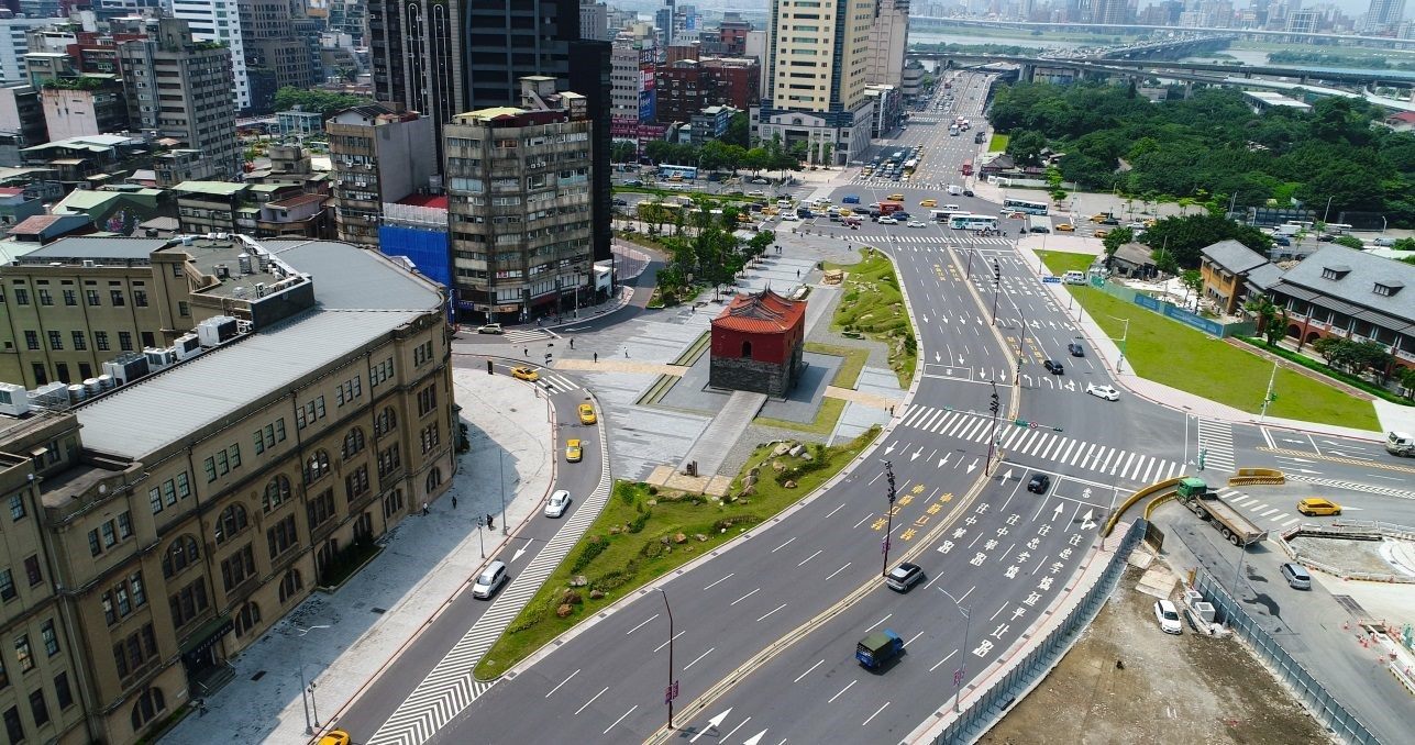 Demolition of Zhongxiao Bridge Access Road