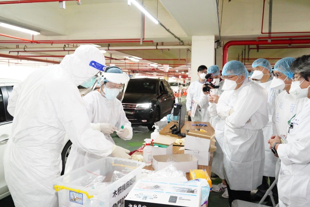 Medical staff at the MRT Muzha Depot emergency clinic