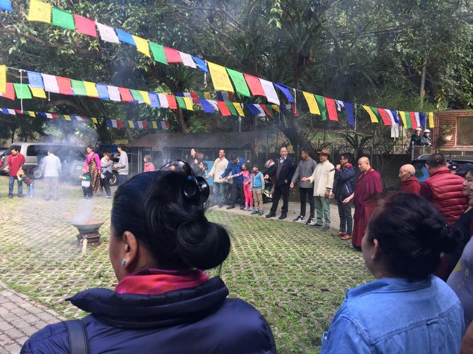 Gambar 2 – Ritual tradisional suku Tibet merayakan tahun baru di lingkungan masyarakat setempat