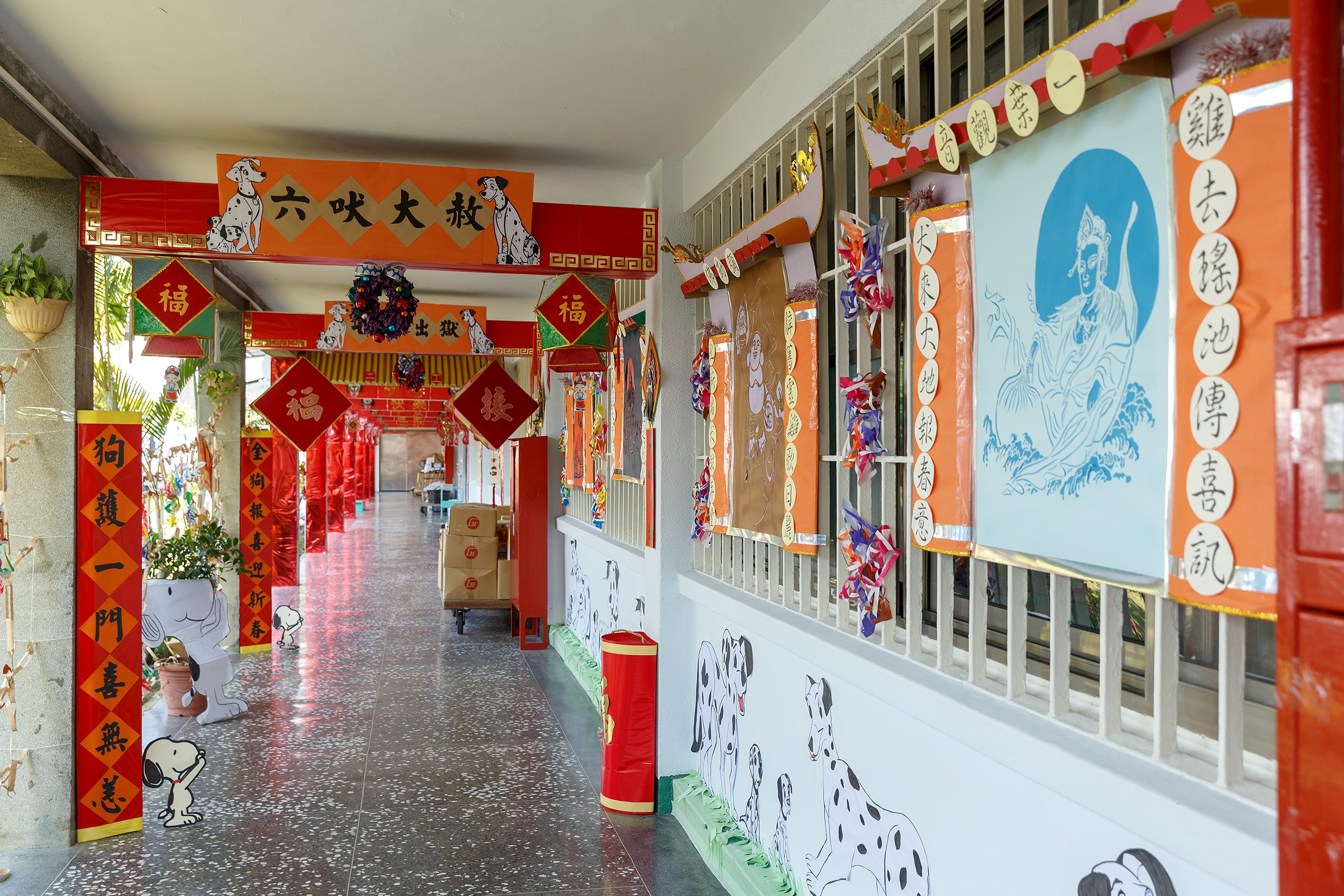 臺北監獄受刑人在春節期間以紙藝作品布置工場