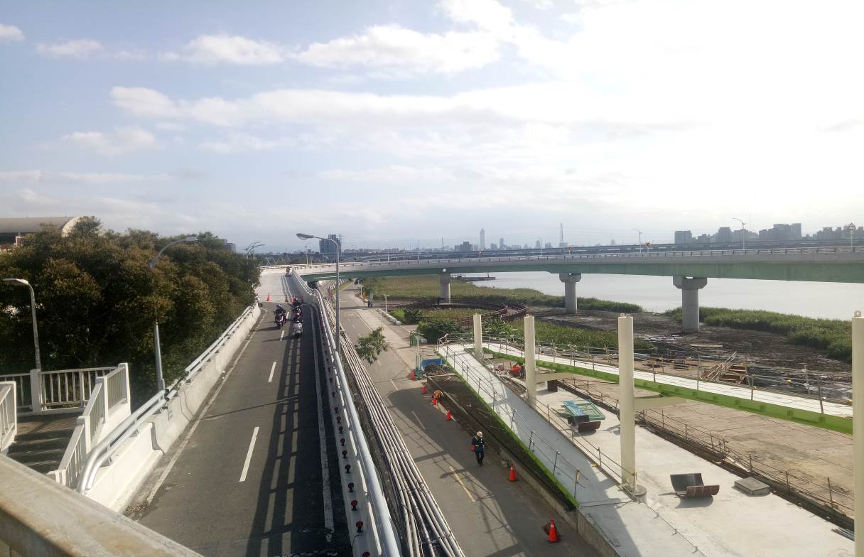重陽橋南側新設機車引道完成照片一