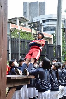 Student Tour Guides Welcome Softball Athletes from Miyazaki Prefecture in Japanese