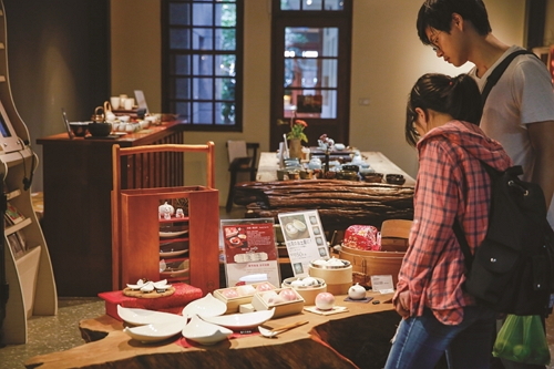 Flourishing in the old townsite, arts and culture shops have become tourist attractions.(Photo: Yang Zhi-ren)