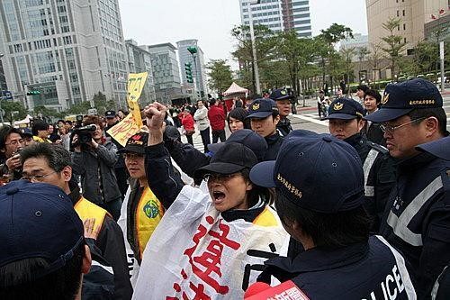 2007年底，4名停管工會幹部遭解僱，展開如影隨形的抗議行動。