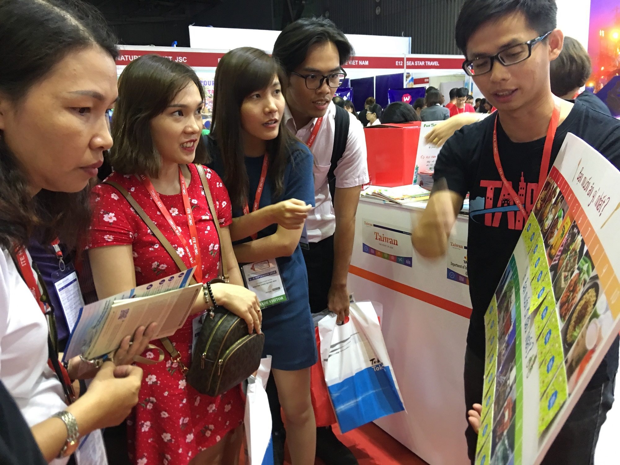 2018越南胡志明市國際旅展於9月6-8日登場，臺北市以十大好吃、好玩的FUN_TAIPEI猜謎遊戲，與越南朋友交流。