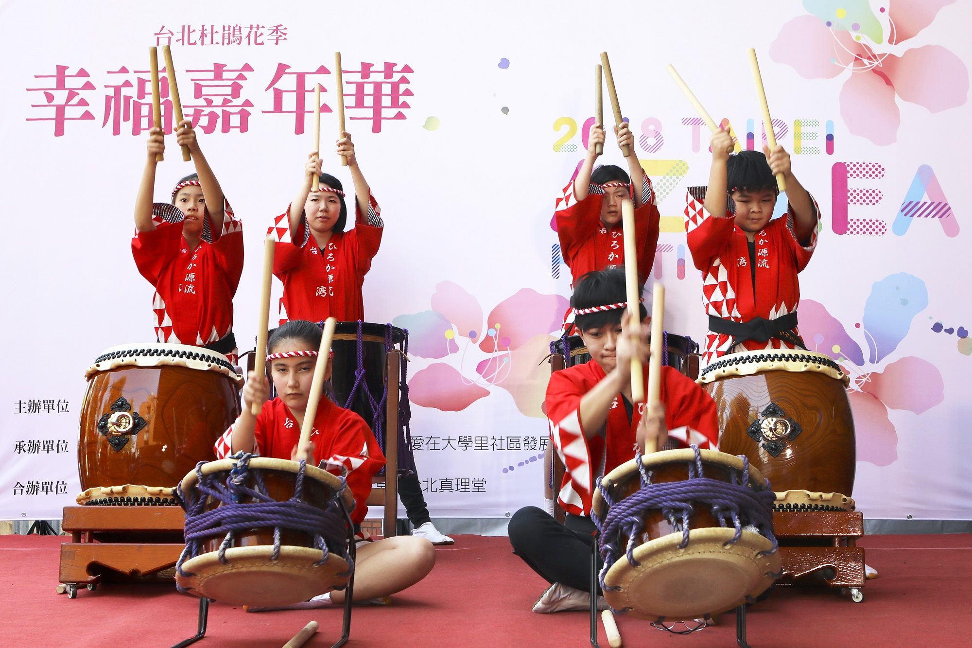 日本表演團體Hiroka源流太鼓隊的精采演出，搏得現場民眾熱烈掌聲。