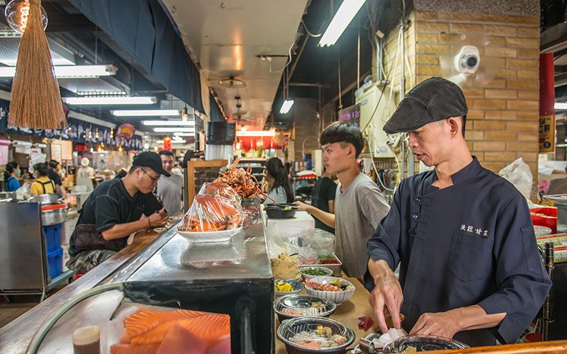 日本料理店等級的食材，漁匠甘霖用平價回饋給客人。