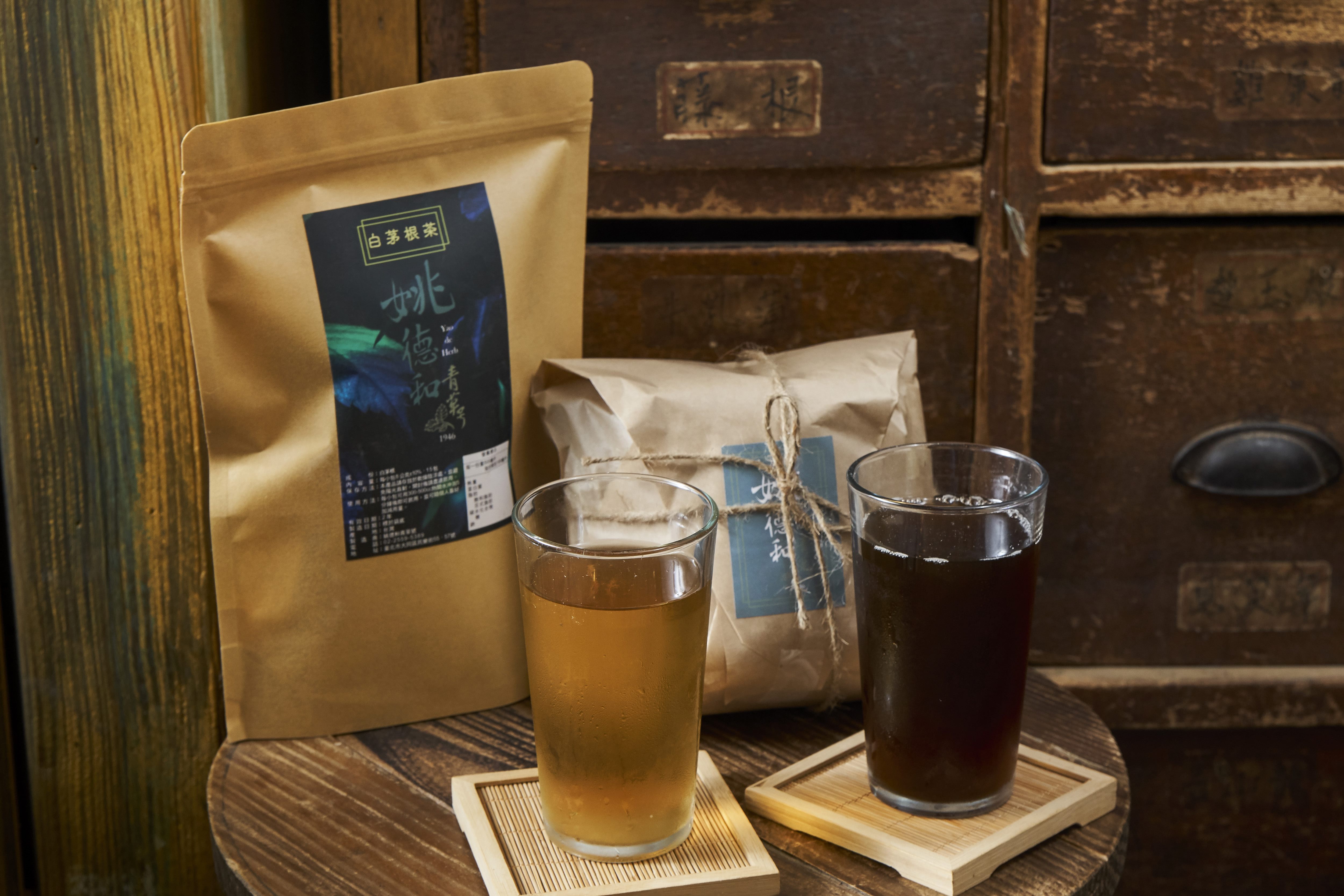 日常來杯青草茶，解渴兼養生。可以在店裡喝，也可以買茶包回去泡。