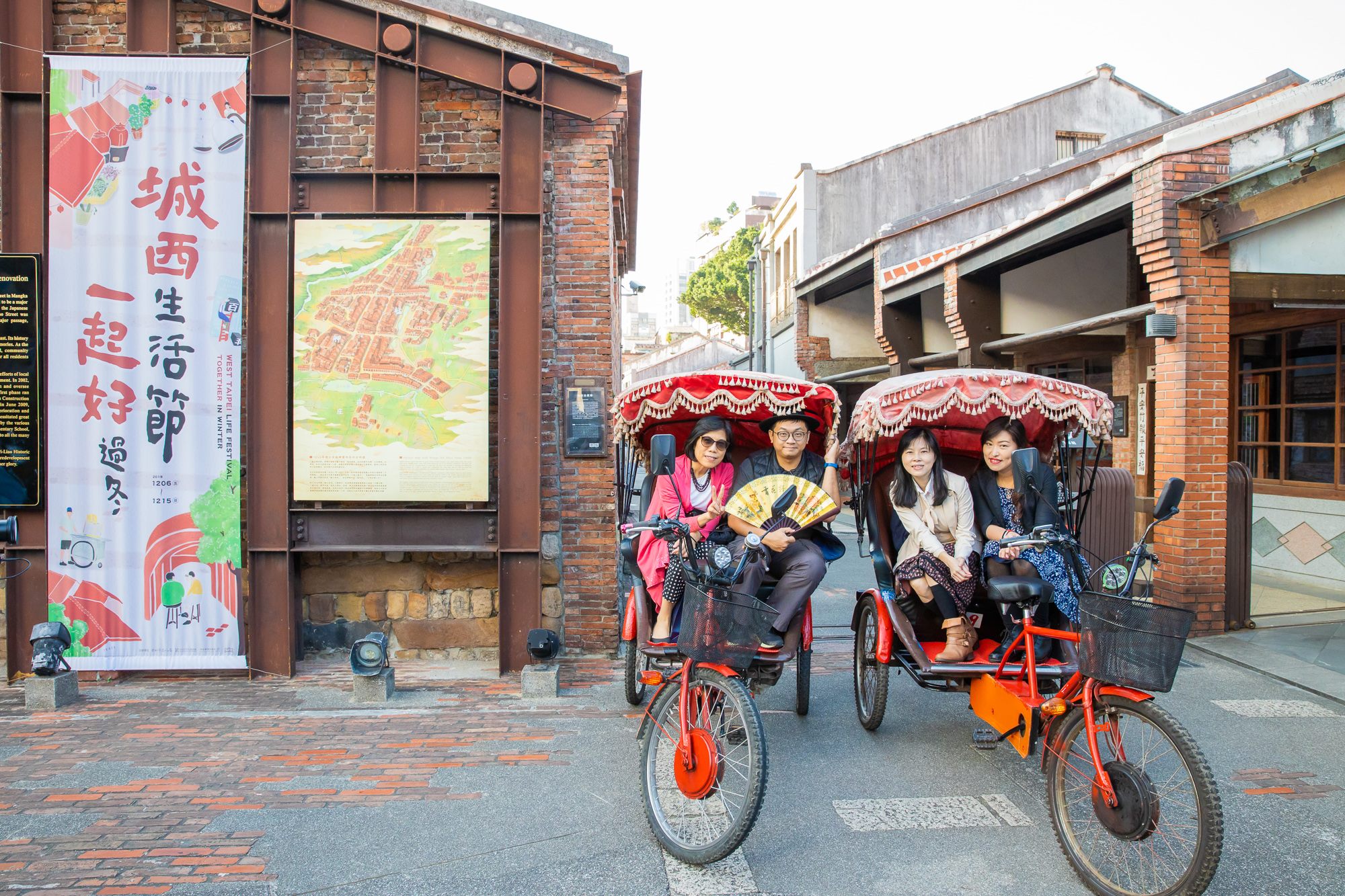 Two tricycles opened the celebration of the Ximen Red House’s 111th building anniversary. 