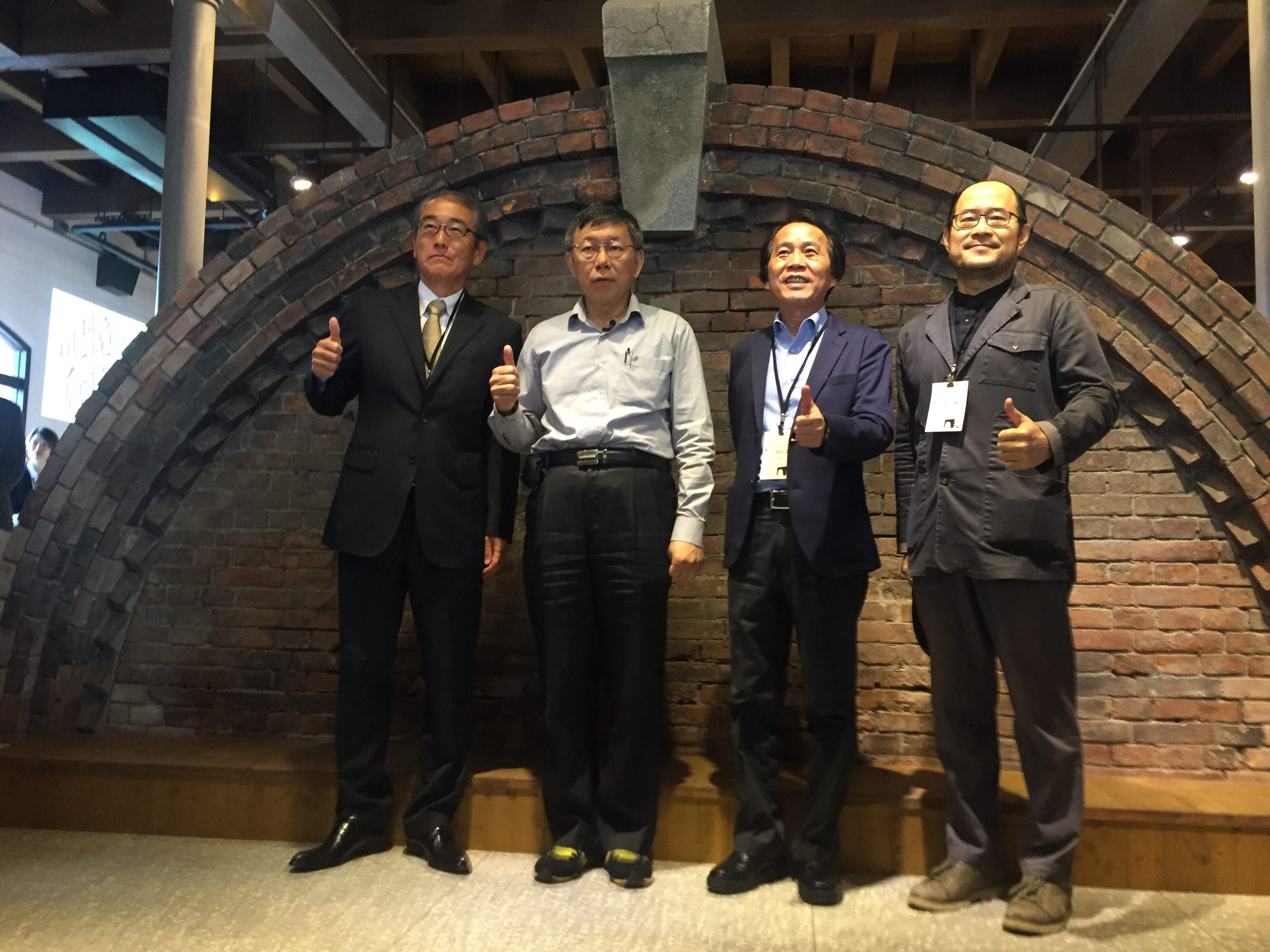 From left to right, Satoru Ohashi; Taipei City Mayor Ko Wen-je;Deputy Mayor Charles Lin; and Chung Yung-feng.