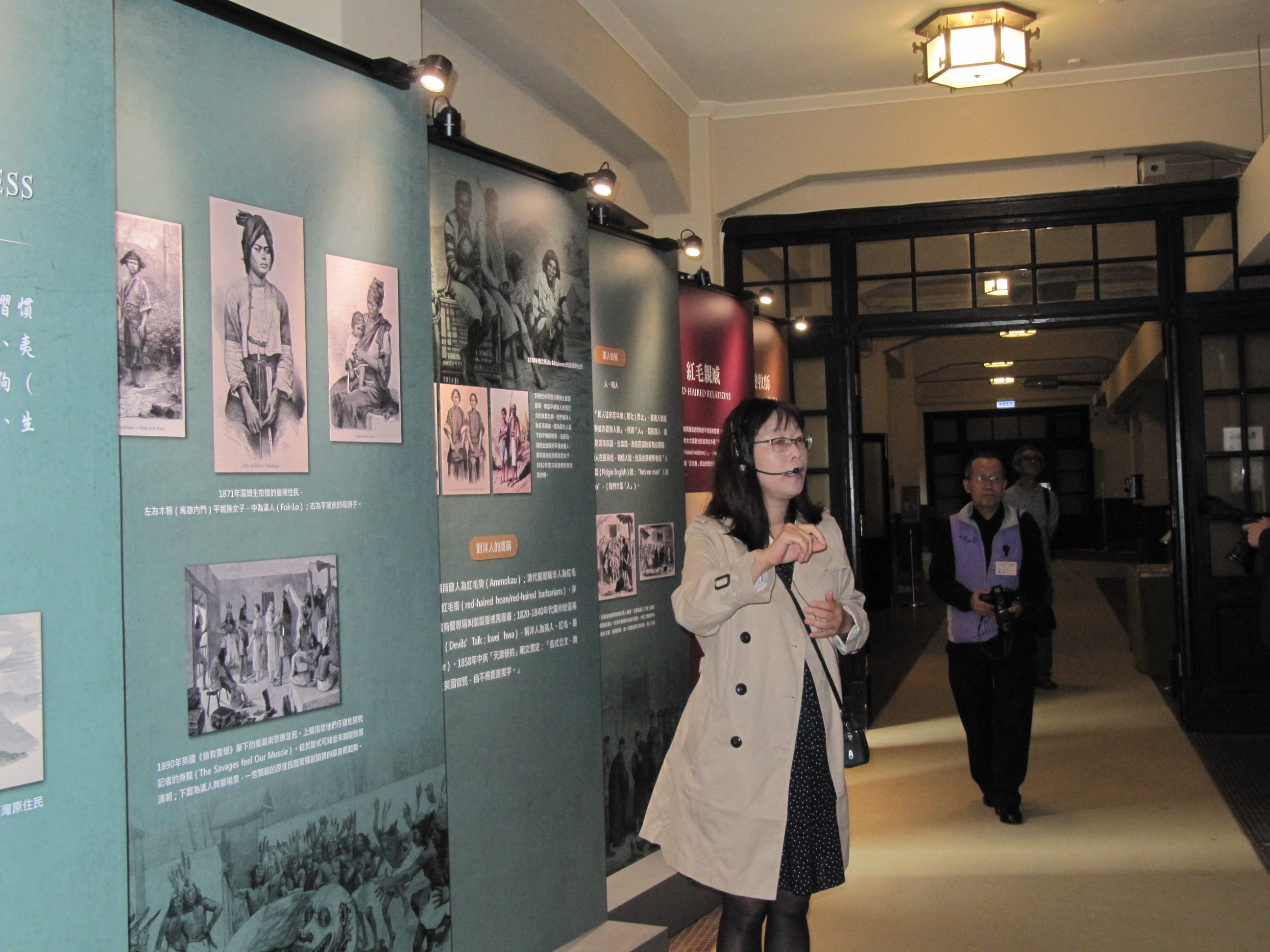 Professor Liqin Du (杜麗琴) explains the history behind some of the illustrations.