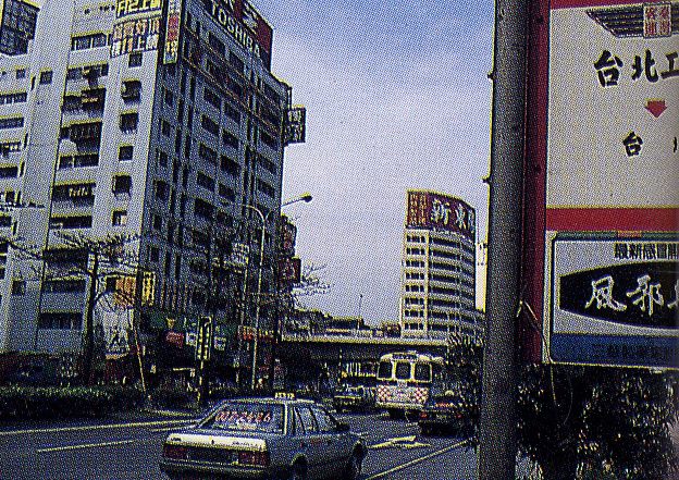 忠孝東路與建國高架橋(1988年)