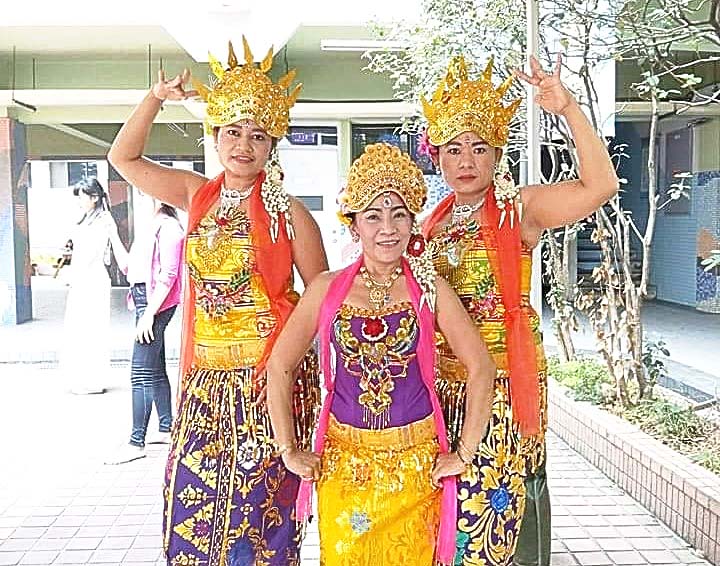Jasmine Dance Group perform Indonesian Traditional dance with unique costume