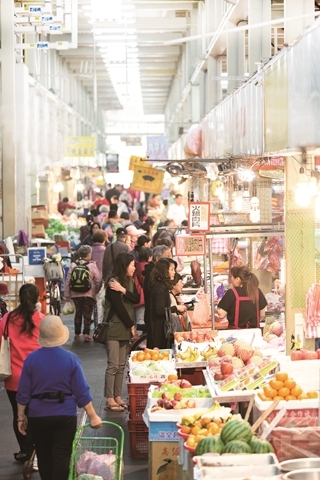 Through ongoing renovation and rebuilding, service upgrades and creative input, Taipei City’s traditional markets are enjoying a rebirth.