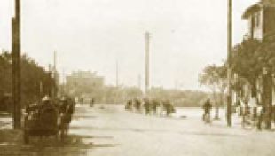 Looking to the north gate from Dadaocheng in 1930