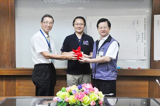 Preparatory chairman and the first (new)Chairman of the city of seals in prison handover ceremony witnessed by Mr. Tai Hsu Chih