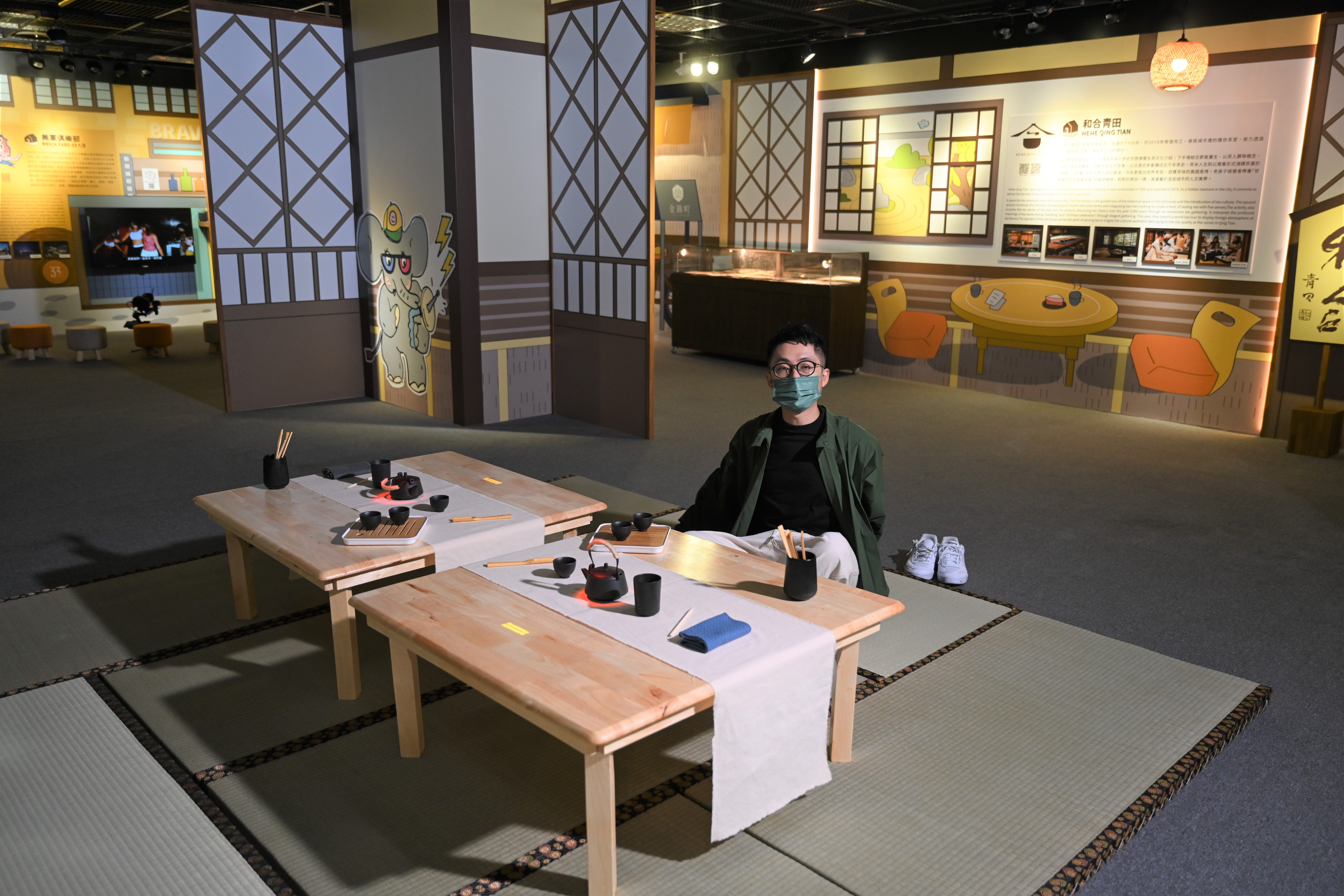 台北探索館二樓特展廳打造了日式茶席光雕體驗
